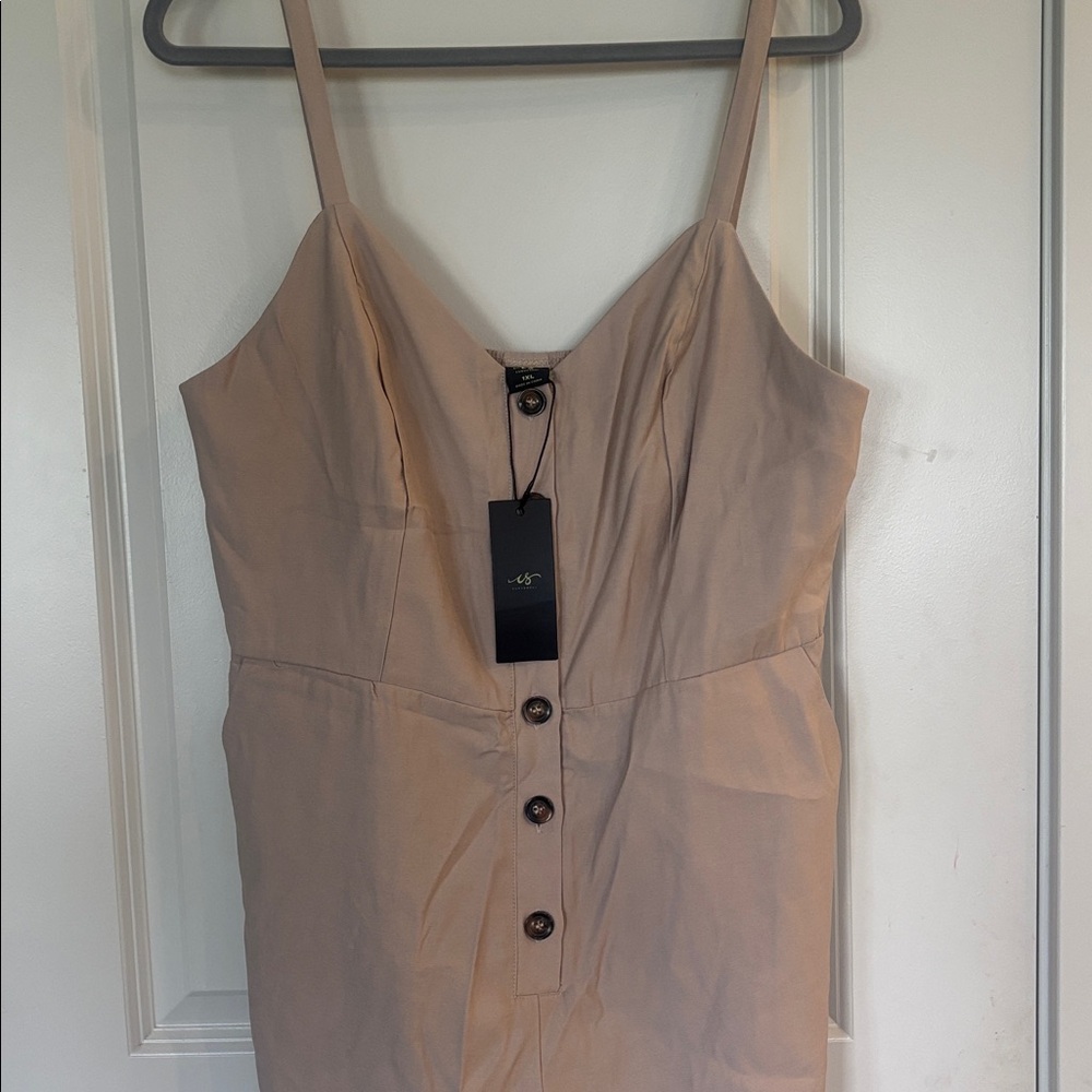 NWT Women’s Curvesoul V-Neck Cami Jumpsuit.  1X. Plus Size.  Soo Cute - Picture 5 of 6